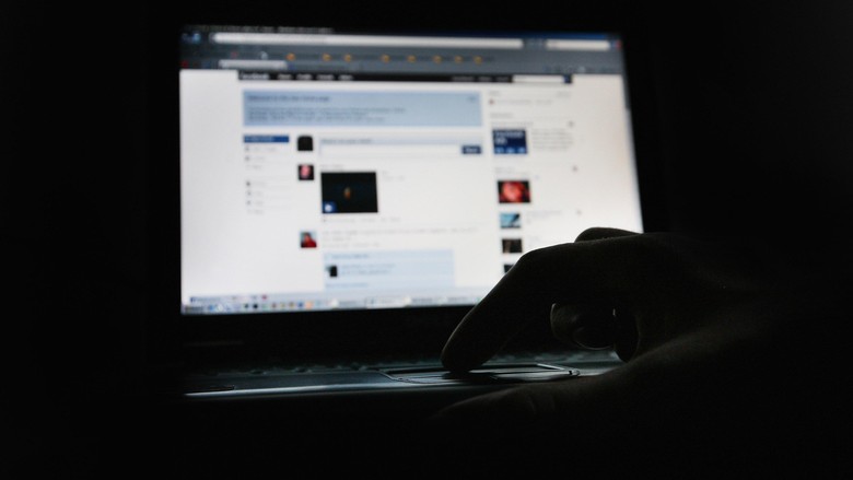 Facebook dan Google Bergabung Basmi Hoax di Prancis