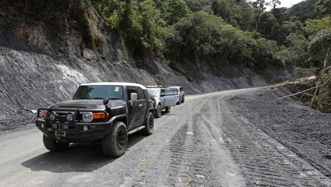 JALAN TRANS PAPUA NAN ELOK DIPANDANG