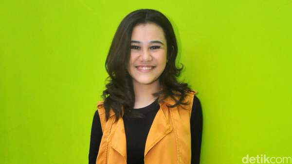 Aaliyah Massaid Sibuk Dukung Pacar Balapan hingga ke Malaysia