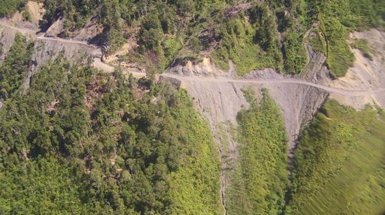 JALAN TRANS PAPUA NAN ELOK DIPANDANG