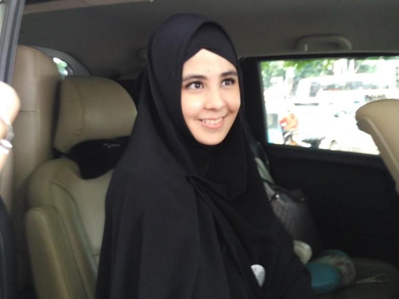 Beredar Foto Dirinya Lepas Hijab, Risty Tagor Dianggap Penista Agama