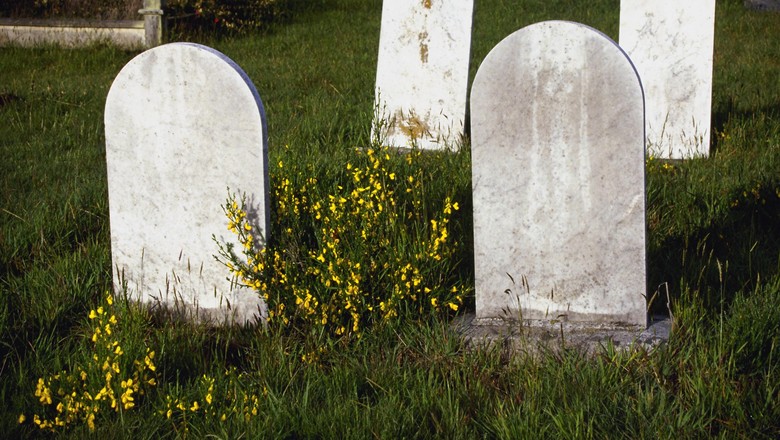 Ironis! Makam di OKI Sumsel Dipindah karena Beda Pilihan Kades