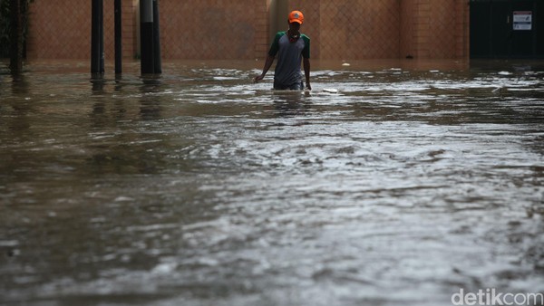 Bikin Pengusaha Kaget! Banjir Tahun Ini Sampai Masuk Mal