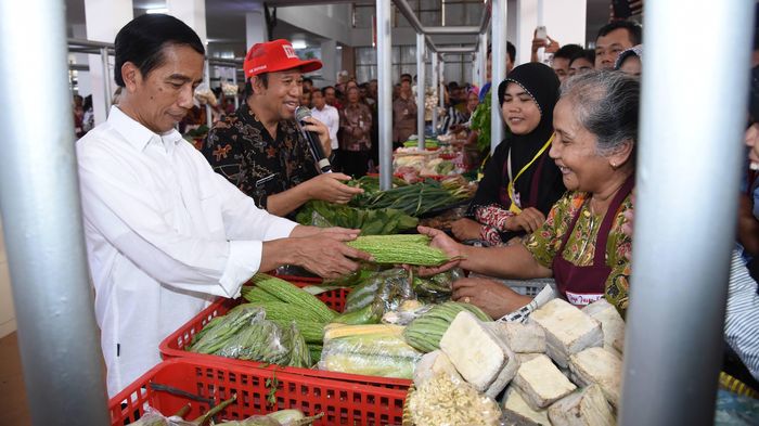 sandi-janji-permak-pasar-tradisional-jokowi-sudah-mulai-sejak-2015