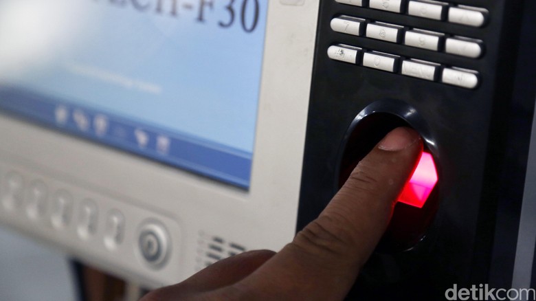 Absen Fingerprint Salat Subuh di Kepri Ditentang Pejabat