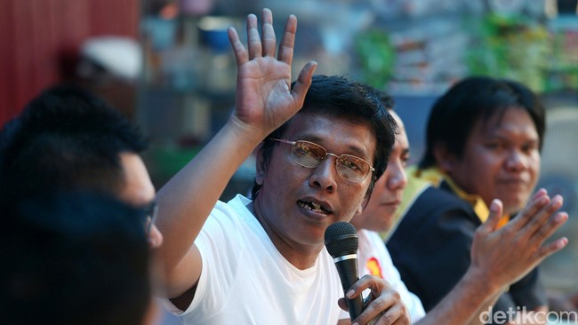 Mobilnya Disebut Ada Di Demo Rumah SBY,Ini Kata Adian Napitupulu