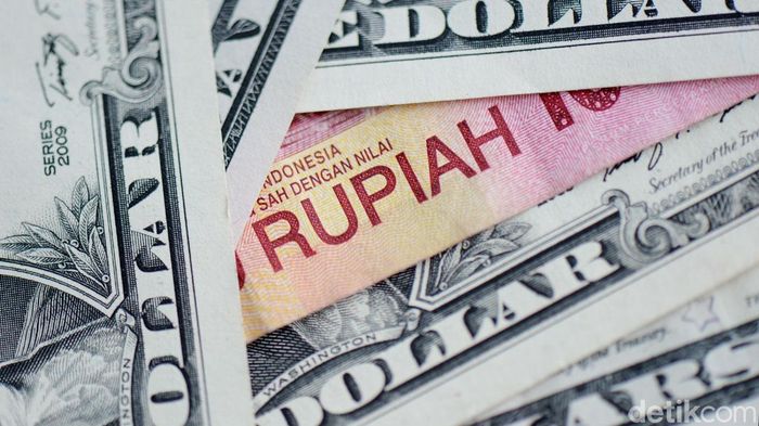 Rupiah Perkasa, Dolar AS Merosot ke Bawah Rp 14.000
