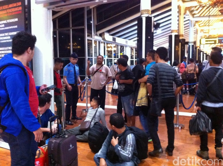 3 Penerbangan Lion Air di Cengkareng Delay, Penumpang Menumpuk