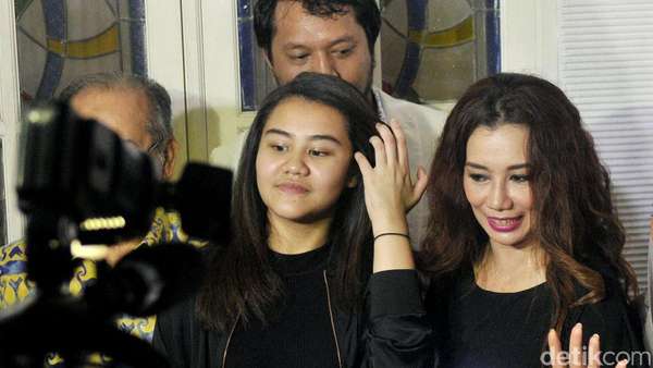 Aaliyah Massaid Sibuk Dukung Pacar Balapan hingga ke Malaysia