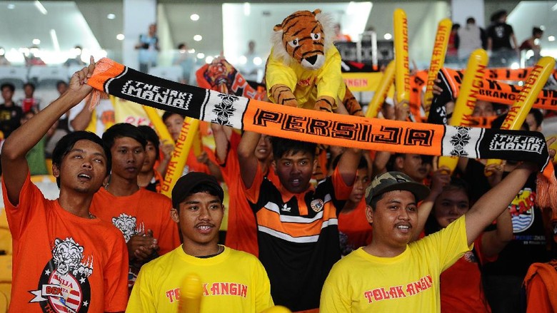 saat-ketiga-cagub-dki-berupaya-beri--umpan-terobosan--ke-persija