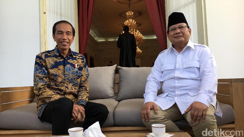 Jokowi ke Prabowo: Semoga Suka Teh dan Ikan Bakarnya