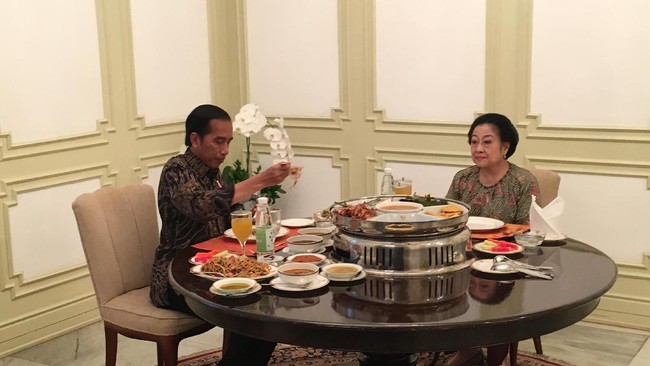 Megawati Makan Siang Bersama Jokowi di Istana Kepresidenan