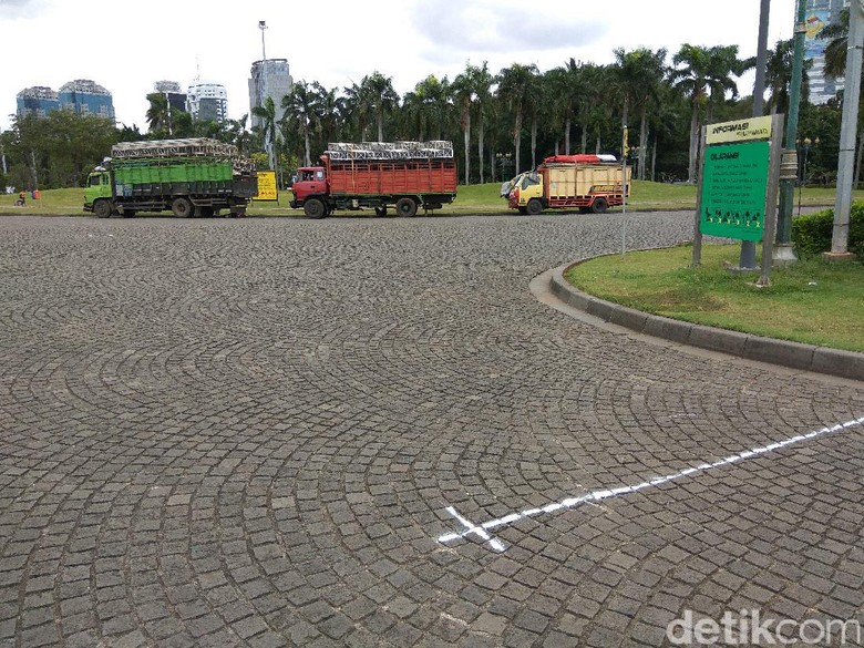 Jelang Aksi Damai 2 Desember, Petugas Mulai Beres-beres di Monas