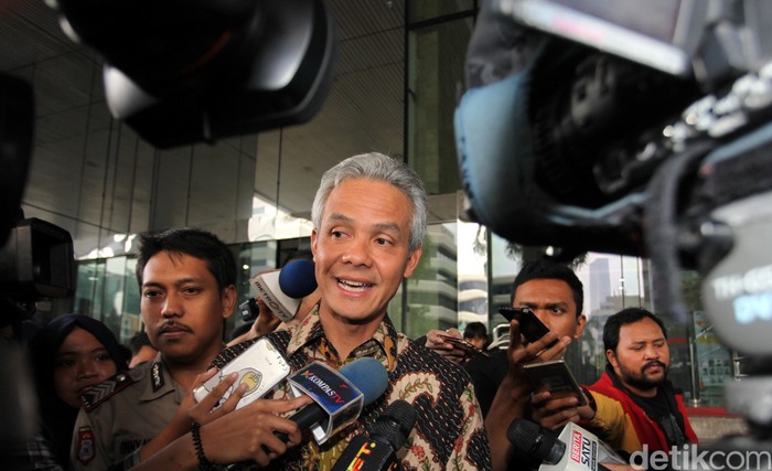 Protes Surat Miskin Palsu, Facebook Ganjar Pranowo Diserbu Netizen