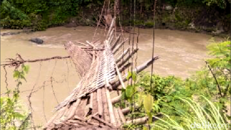Jembatan Gantung di Cianjur Putus, Puluhan Peziarah Terjatuh ke Sungai