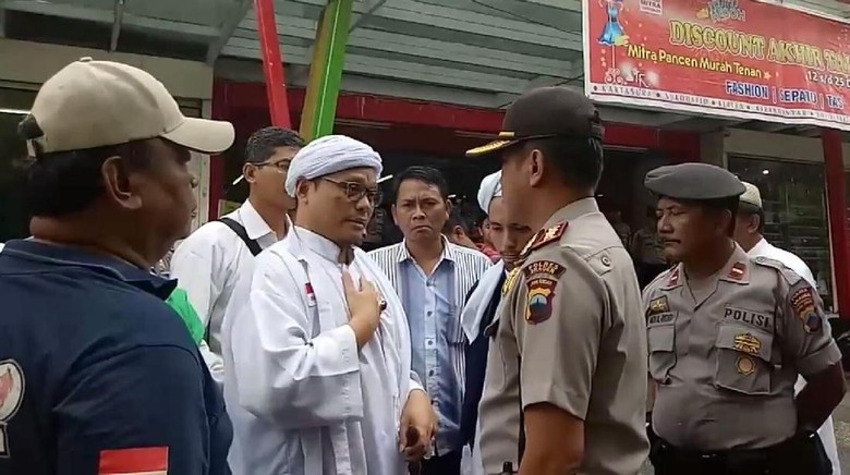 Penjelasan FPI Sragen Soal Upaya Masuk ke Swalayan yang Dicegah Polisi