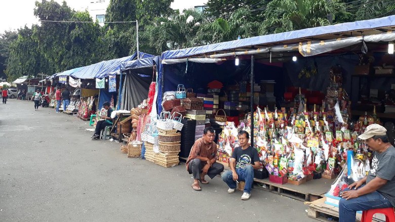 Penjualan Parsel Natal dan Tahun Baru di Cikini Sepi Pengunjung