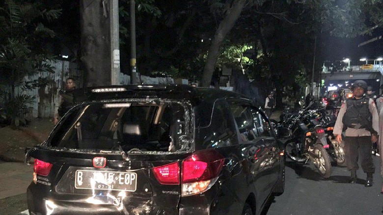 Tabrakan dengan Motor di Kuningan Jaksel, Honda Mobilio Ringsek