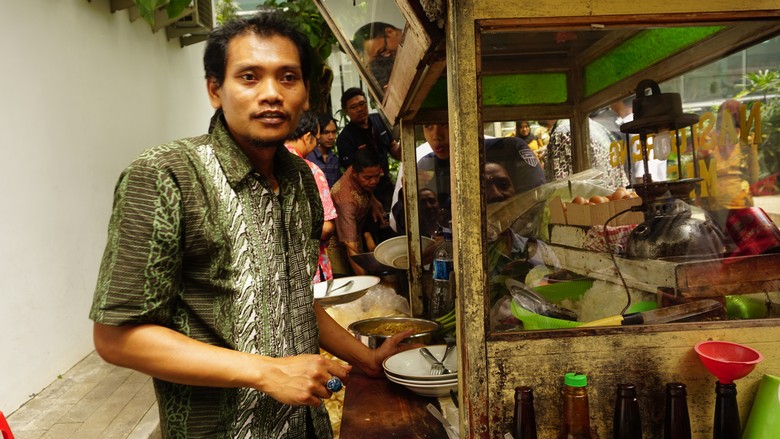 Kala Hidangan Kaki Lima Jadi Menu Makan Siang Jokowi dan Menteri