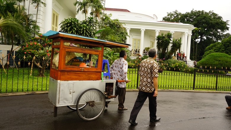 Kala Hidangan Kaki Lima Jadi Menu Makan Siang Jokowi dan Menteri