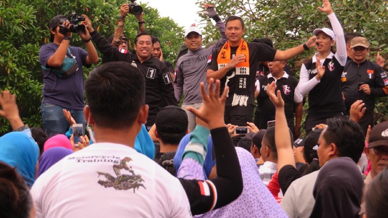 Agus Awali Kampanye di Kembangan Jakarta Barat dengan Senam Pagi