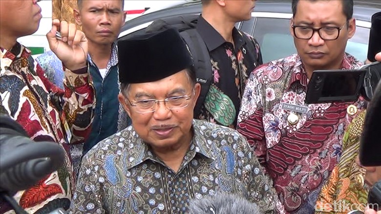 Wapres JK : Hormati Pemimpin!! (Prihatin Rumah SBY Didemo Massa)