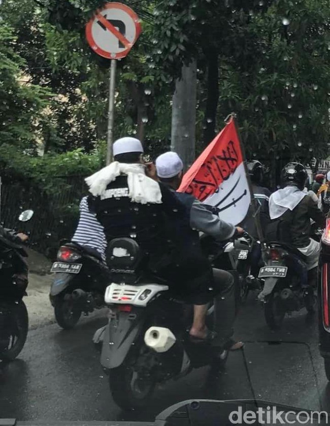 Kisah Habib Novel Amankan Bendera Merah Putih Dicoret-coret