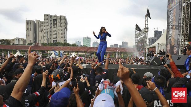 'Kami Coba Taati Pemerintah, Tapi Harus Bertahan Hidup'