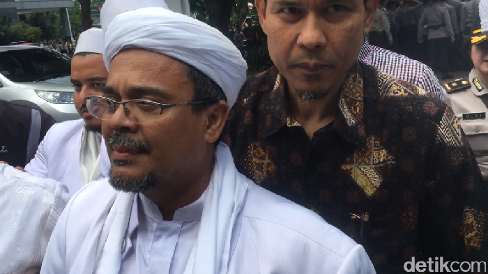 Pengacara Ungkap soal Keberadaan Habib Rizieq di Sentul: Kunjungi Cucu