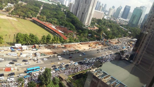 Mengular, Ini Penampakan Long March Massa FPI di Sudirman