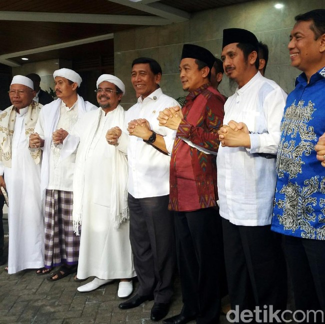 Pertemuan dan Kesepakatan antara Sahabat Lama Wiranto dan Rizieq