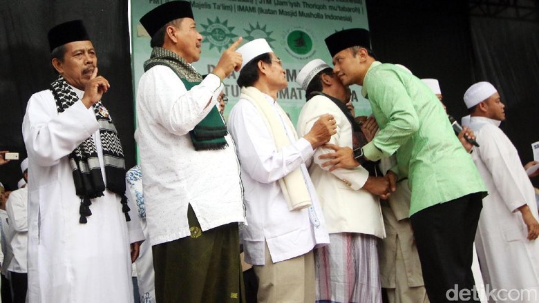 Pendukung Dibaiat akan Terima Risiko Jika Tak Pilih Agus-Sylvi