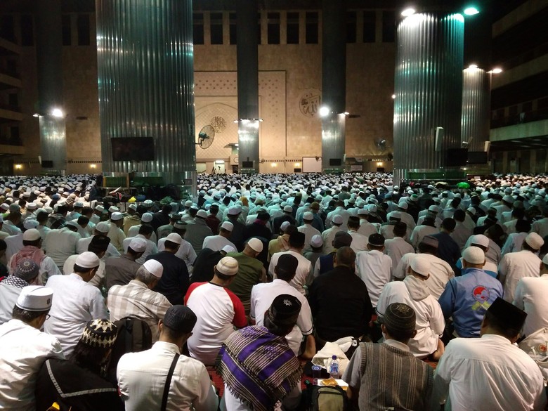 Agus, Anies dan Sandi Hadiri Aksi 112 di Masjid Istiqlal