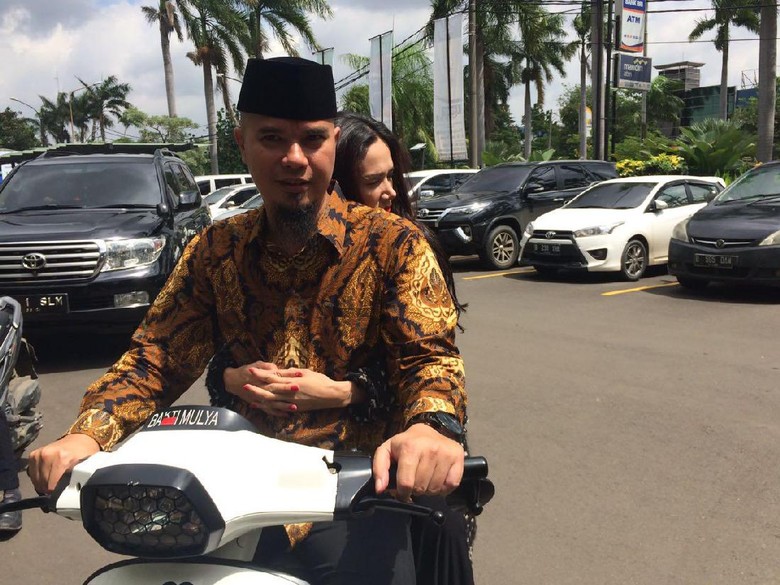 Kasus Barang Antik, Ahmad Dhani Dituding Setahun Berutang Rp 100 Juta