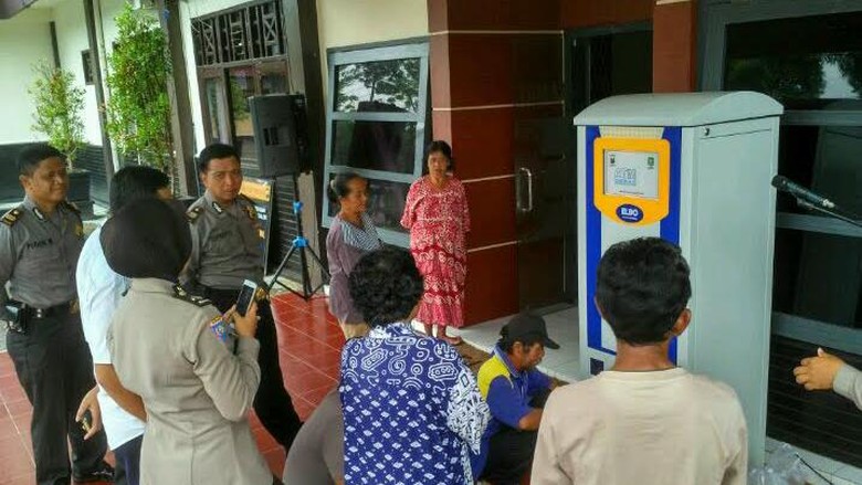 wow-di-trenggalek-ada--atm-beras--bagi-warga-miskin
