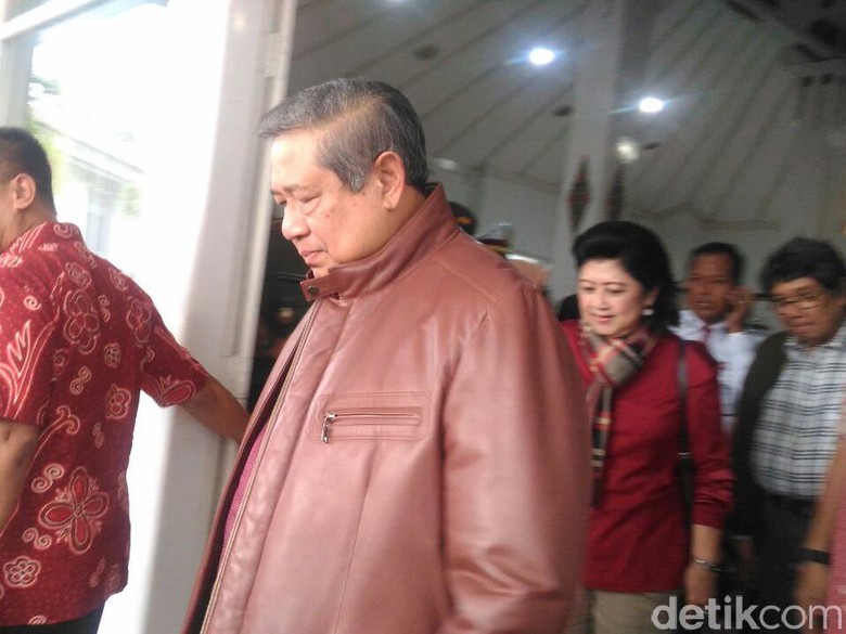 SBY dan Keluarga Naik KA ke Solo, Berekreasi ke Tawangmangu