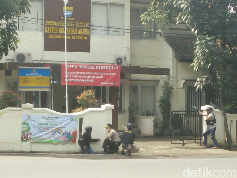 Duarr! Ada Orang Ledakkan Benda Diduga Bom di Cicendo Bandung