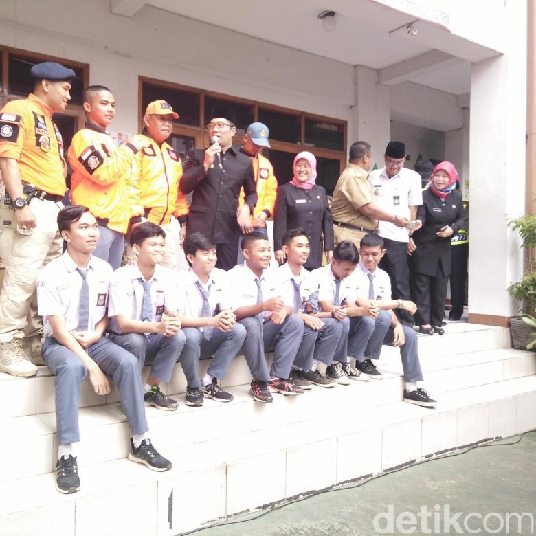 ini-testimoni-dua-siswa-sman-6-saat-kejar-pelaku-bom-teror-panci