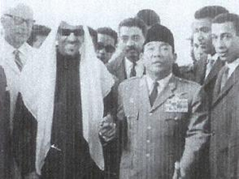 Ternyata Mobil Dari Raja Arab Saudi Untuk Bung Karno Pernah di Granat di Cikini!