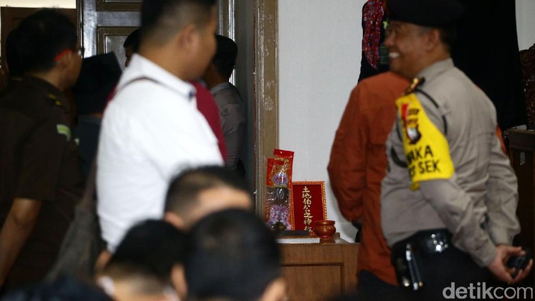 Ada Dupa Hio di Sidang Ahok, Tanda Perang Supranatural?