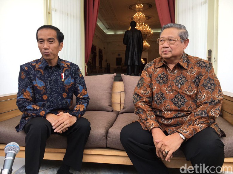 Potret Pertemuan Jokowi-SBY di Beranda Istana Merdeka
