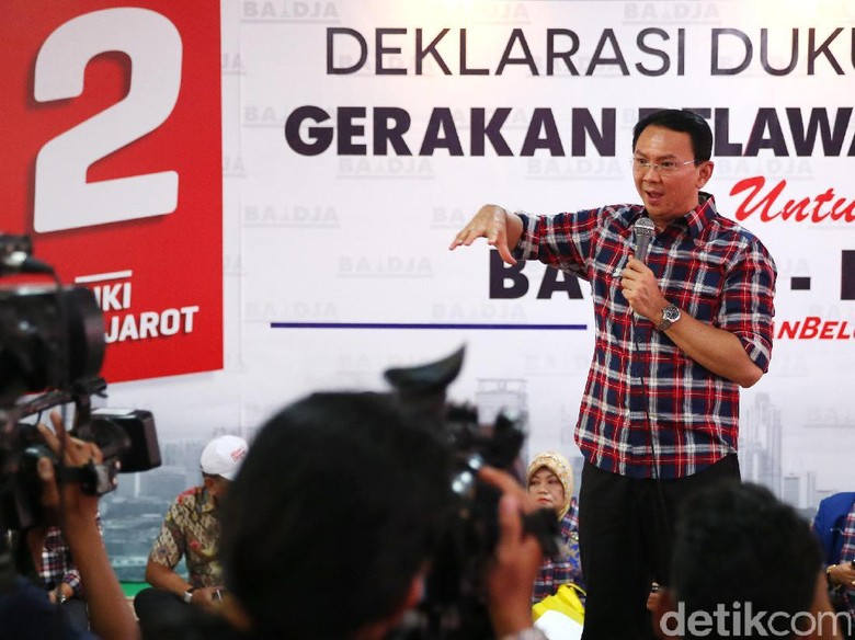 Pakai Uang Operasional Gubernur, Ahok Bantu Lansia dan Renovasi Atap