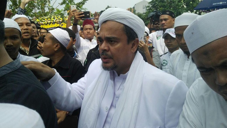 Kemlu: Rizieq Diperiksa Aparat Saudi karena Aduan Pasang Bendera ISIS