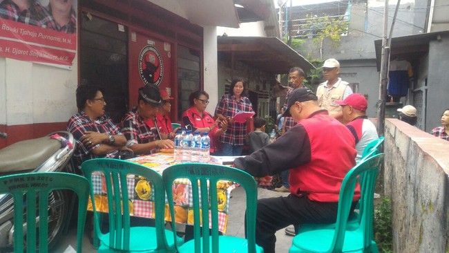 panwas-bubarkan-kampanye-tim-ahok-di-tamansari-jakbar