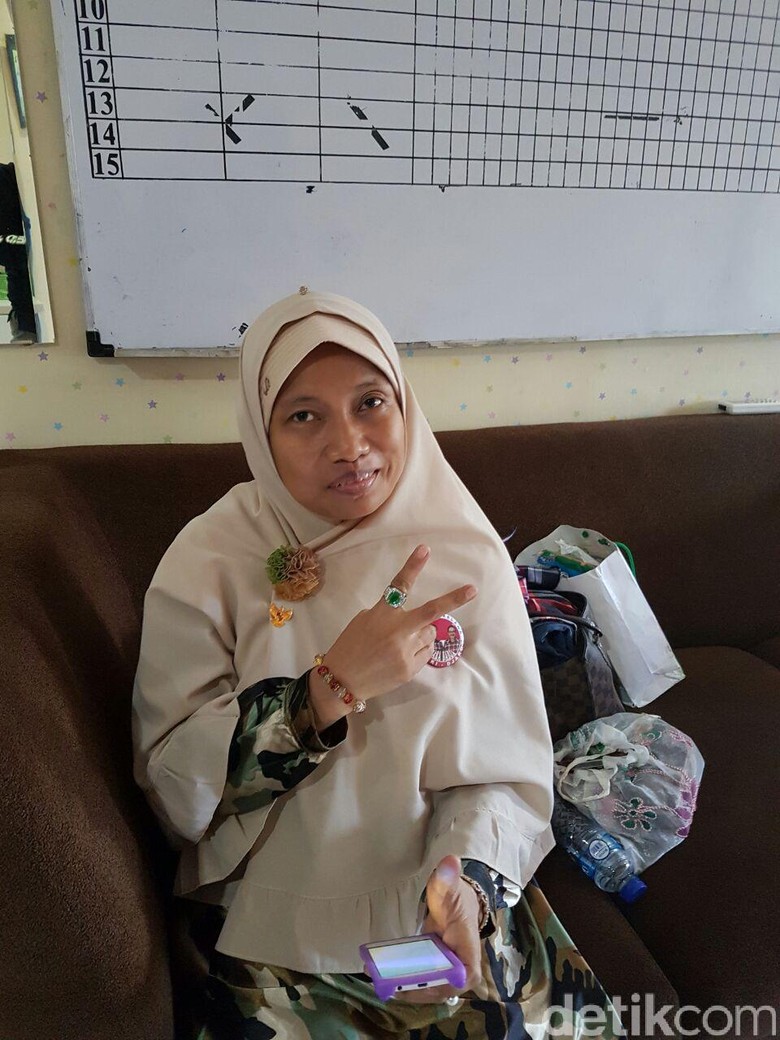 perempuan-membawa-sangkur-diamankan-di-ruang-sidang-ahok