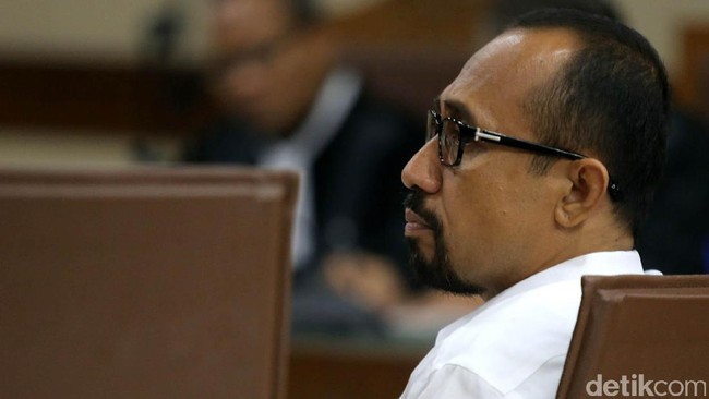 Jaksa: Andi Taufan Liburan, Beli Mobil, Umroh Pakai Uang Korupsi