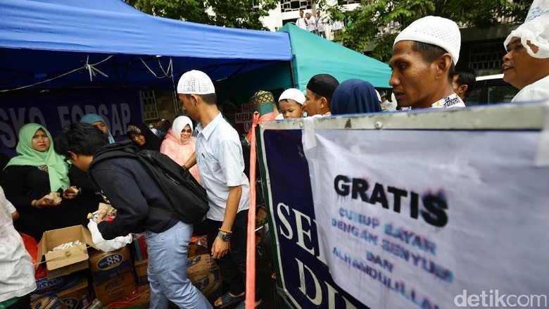 Ironis! Serukan Perjuangan Ummat, Sekjen FUI Ditangkap di Hotel Mewah Kempinski