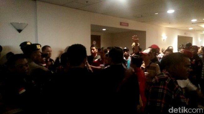 penjelasan-timses-ahok-soal-keributan-di-pembekalan-saksi