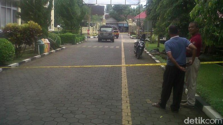 Berikat Kepala Lambang ISIS, Ibnu Beraksi dengan Dua Senjata Tajam