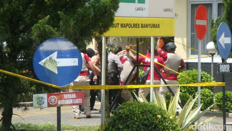 horor-serangan-serangan-ke-kantor-polisi-oleh-teroris